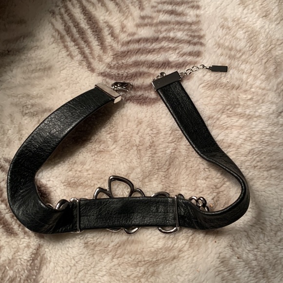 DKNY black leather and rhinestone flower choker - Picture 3 of 3